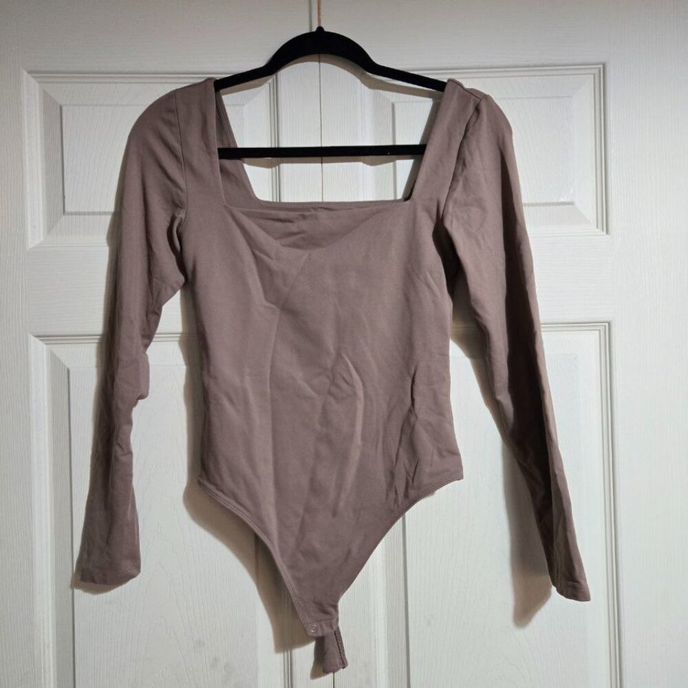 aritzia babaton squareneck bodysuit